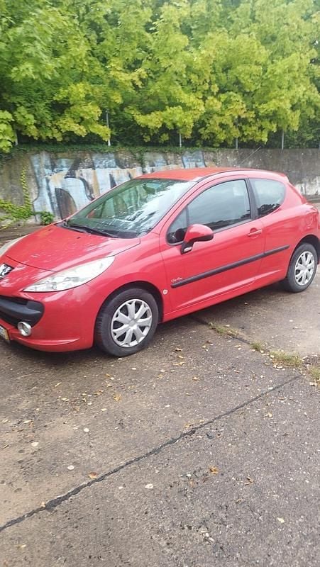 Rot Gebraucht 2008 Peugeot 207 Kombi | 1.150 € (Superpreis) - Bild 1/4