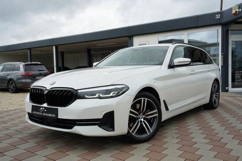 Weiß Gebraucht 2020 BMW 520 Shadowline Kombi | 27.950 € (Fairer Preis) - Bild 1/4