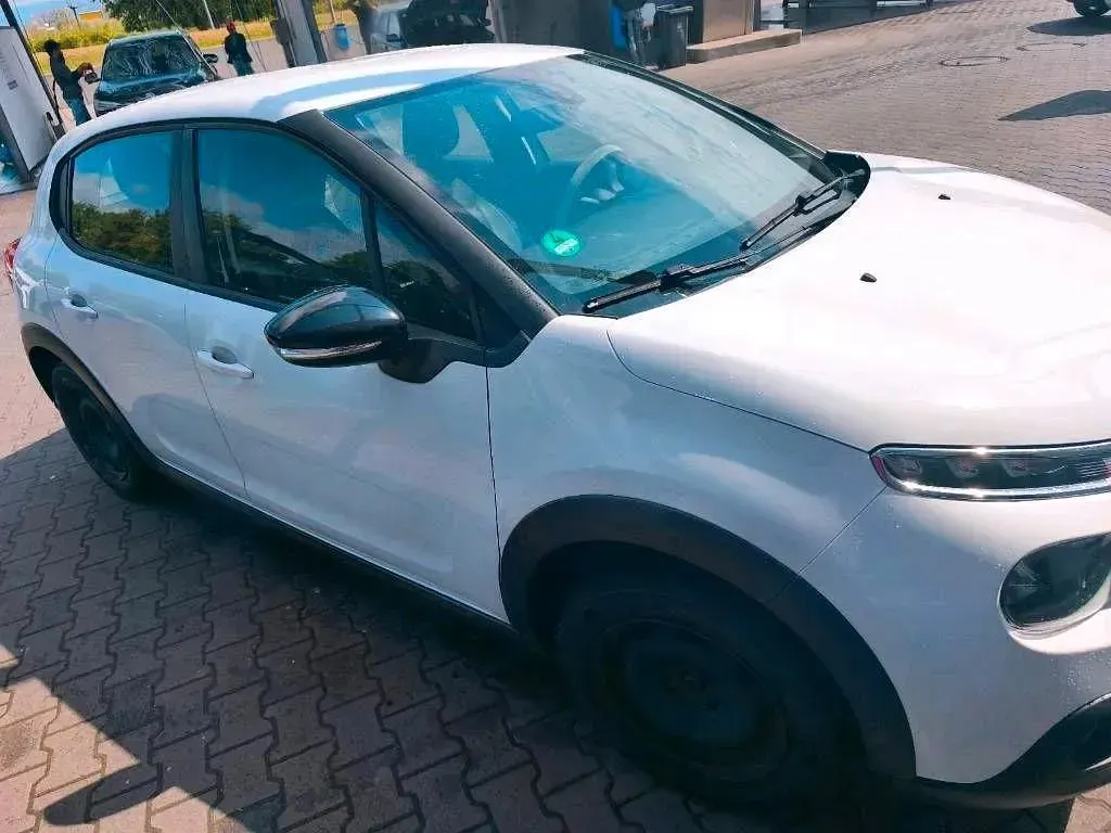 Used Citroën C3 PureTech 82 HP (60 kW) 2017 White Sedan