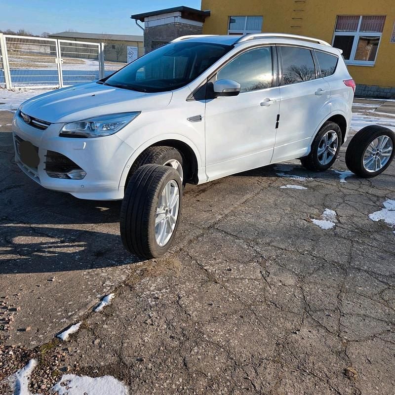 Gebraucht Ford Kuga 150 PS (110 kW) 2016 Weiß SUV