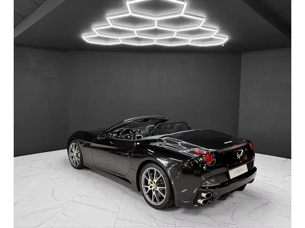 Second-hand Ferrari California 460 CP (338 kW) 2010 Negru Cabrio