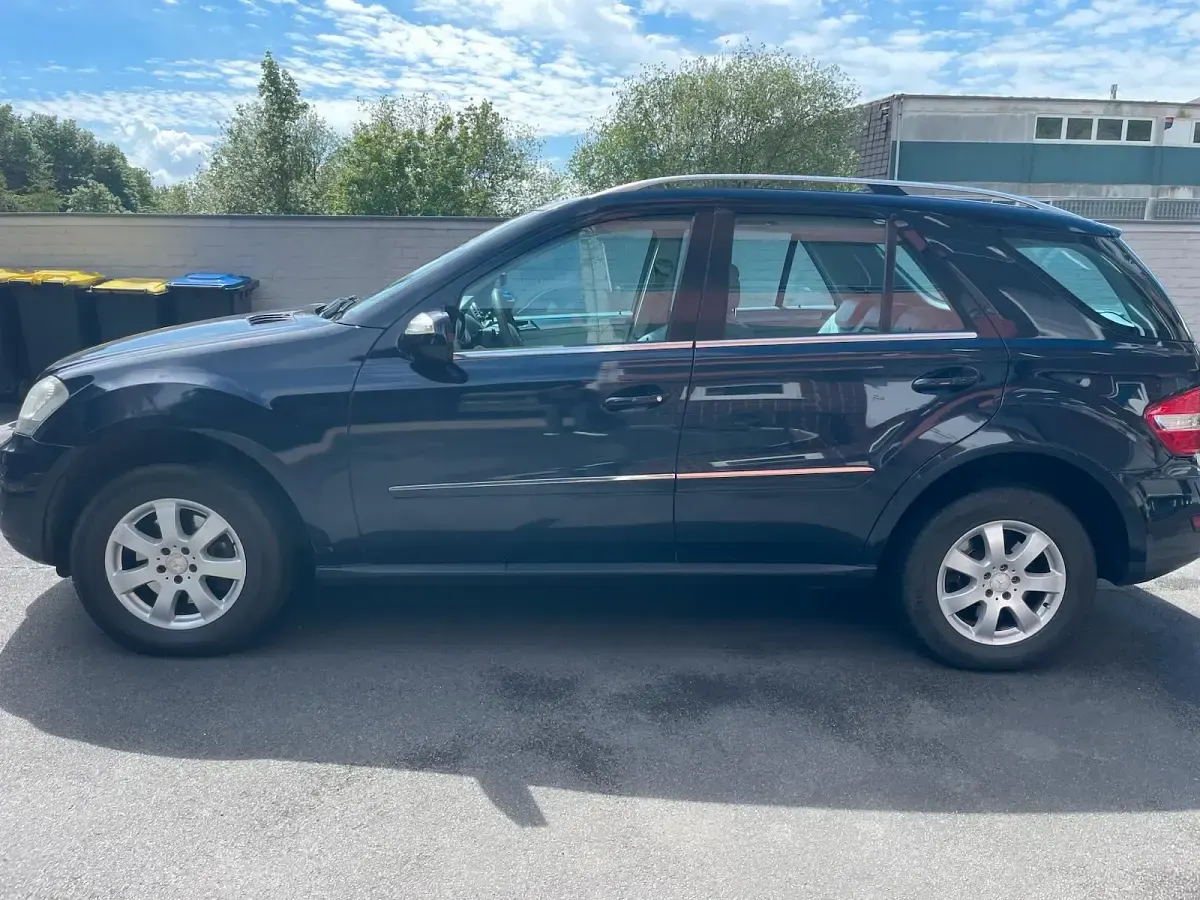 Gebraucht Mercedes ML320 224 PS (164 kW) 2009 Blau SUV