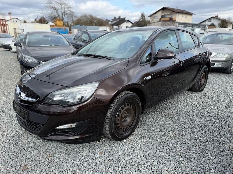 Gebraucht Opel Astra Edition 120 PS (88 kW) 2012 Braun Limousine