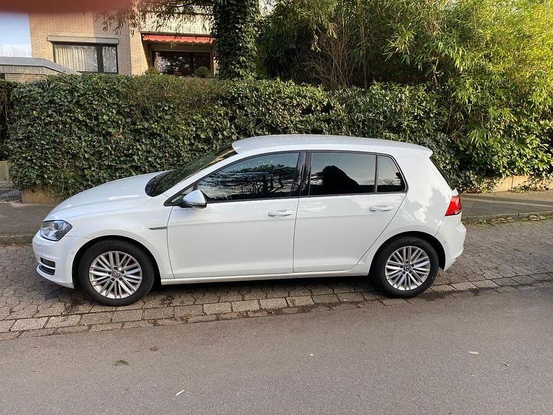 Gebraucht VW Golf VII Edition 125 PS (91 kW) 2014 Weiß Limousine