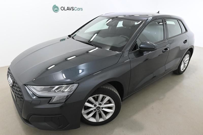 Grau Gebraucht 2021 Audi A3 Sportback Limousine | 16.880 € (Superpreis) - Bild 1/4