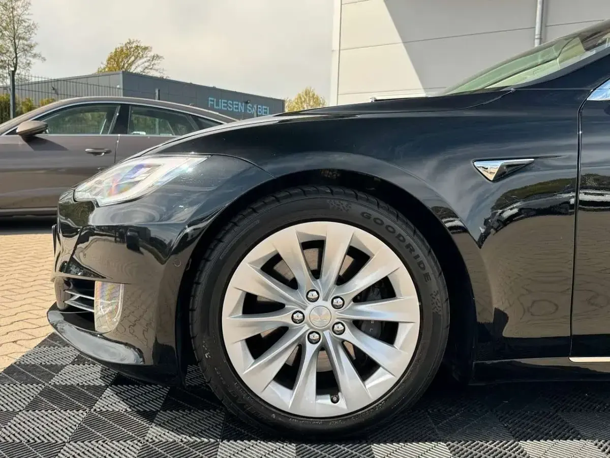 Second-hand Tesla Model S 386 kW (525 CP) 2018 Negru Hatchback
