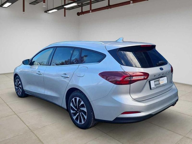 Neu Ford Focus Titanium 155 PS (114 kW) 2025 Silber (moondust silver) Limousine
