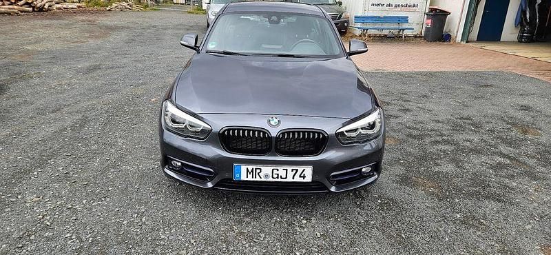 Grau Gebraucht 2018 BMW 120 M Sport Kleinwagen | 17.800 € (Guter Preis) - Bild 1/4