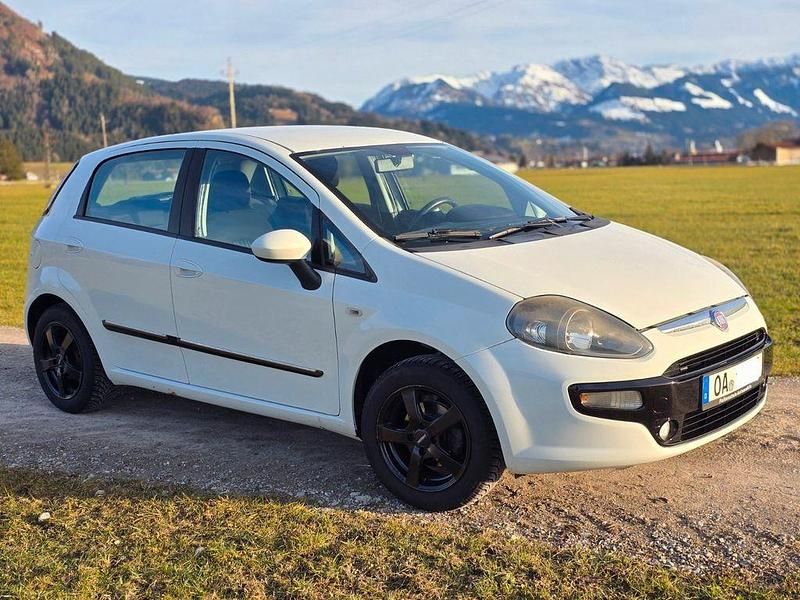 Gebraucht Fiat Punto Active 68 PS (50 kW) 2011 Weiß Kleinwagen