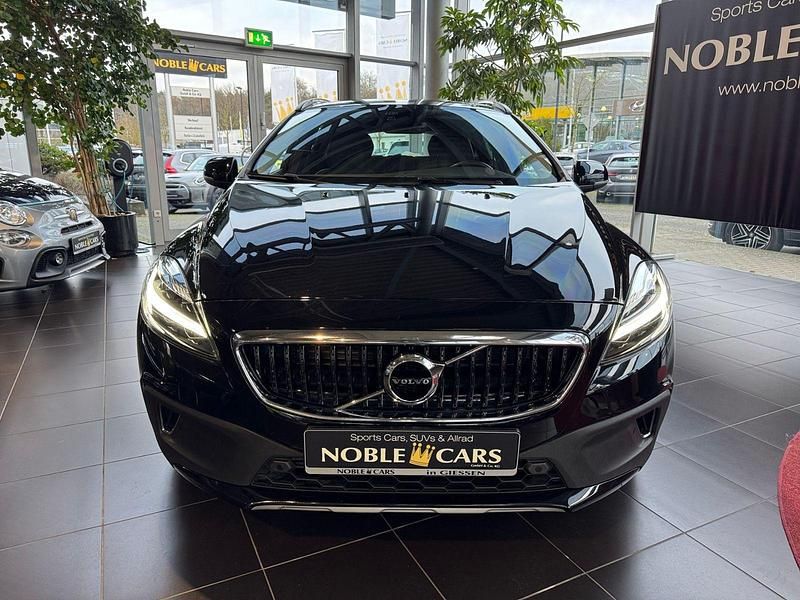 Gebraucht Volvo V40 CC Plus 152 PS (111 kW) 2019 Onyx black (metallic) Kombi