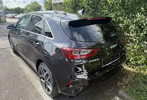 Neu Kia Ceed 140 PS (102 kW) 2025 Schwarz Kleinwagen