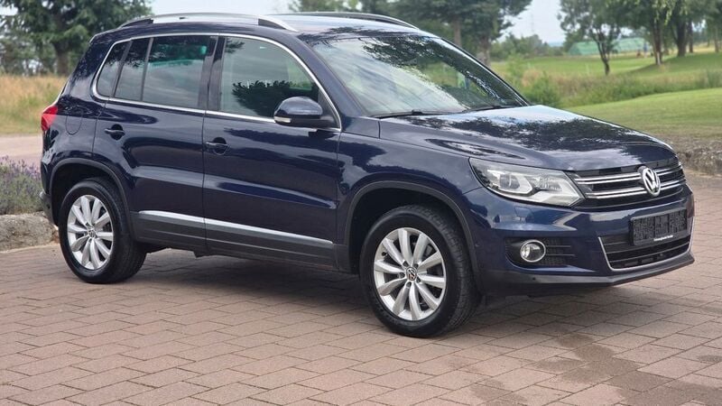 Night blue Gebraucht 2015 VW Tiguan Sportline SUV | 16.300 € (Etwas zu teuer) - Bild 1/4