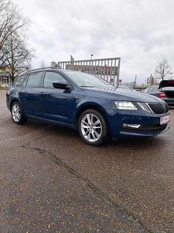 Blau Gebraucht 2018 Skoda Octavia Clever Kombi | 8.990 € (Superpreis) - Bild 1/2