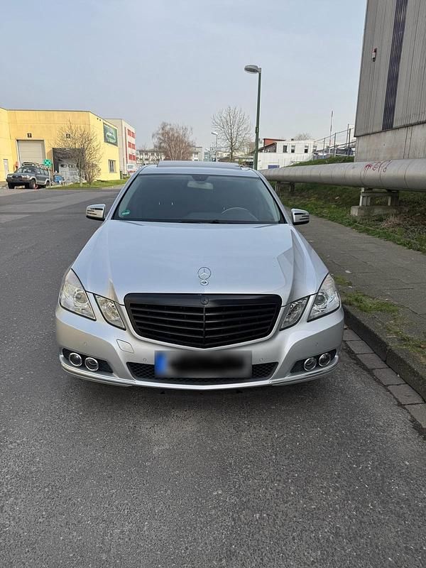 Gebraucht Mercedes E200 184 PS (135 kW) 2009 Silber Limousine