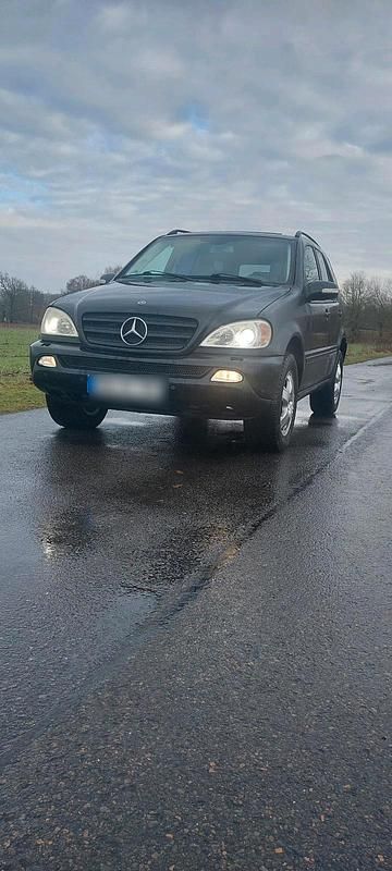 Gebraucht 2004 Mercedes ML350 SUV | 2.300 € (Fairer Preis) - Bild 1/4