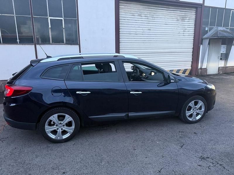 Gebraucht Renault Mégane III Dynamique 131 PS (96 kW) 2010 Blau Limousine