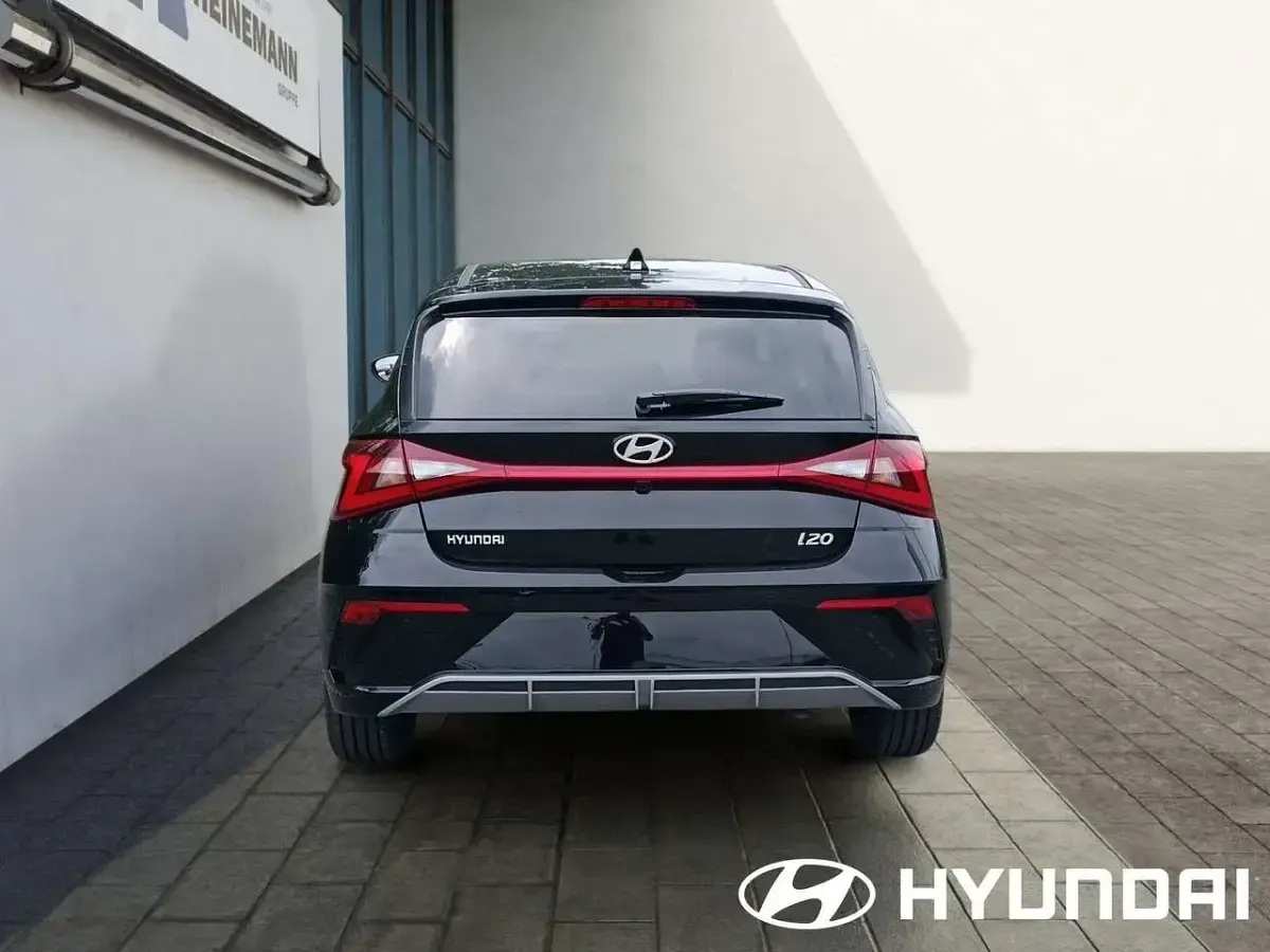 Neu Hyundai i20 Blackline 90 PS (66 kW) 2026 Schwarz Kleinwagen