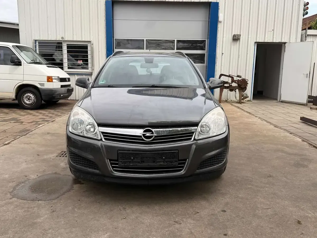 Gebraucht Opel Astra Edition 116 PS (85 kW) 2009 Karbongrau Kombi