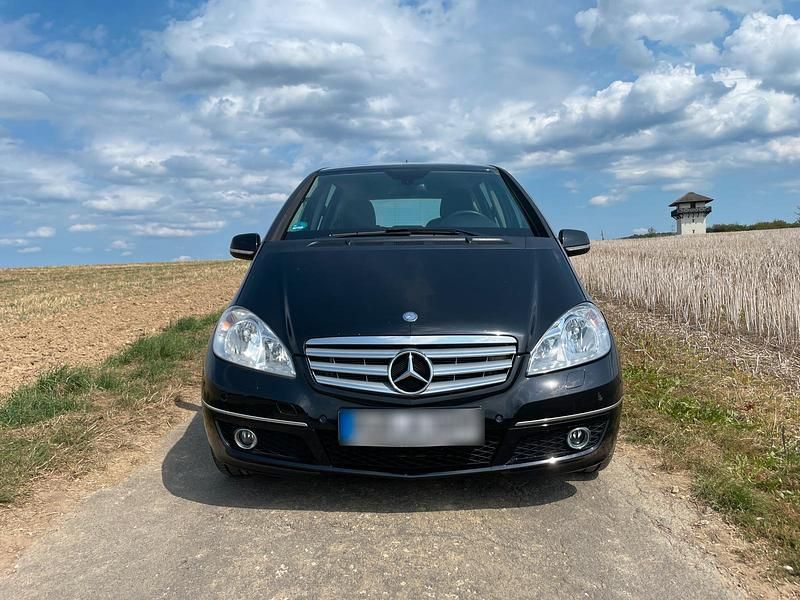 Gebraucht Mercedes A180 116 PS (85 kW) 2009 Schwarz Limousine