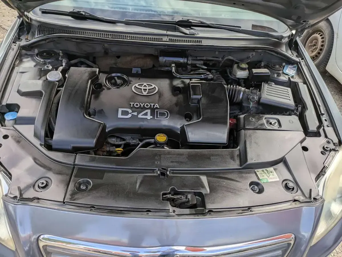 Gebraucht Toyota Avensis Sol 116 PS (85 kW) 2004 Grey mica metallic Kleinwagen