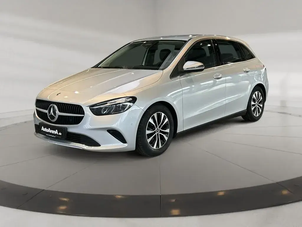 Gebraucht Mercedes B180 116 PS (85 kW) 2023 Iridiumsilber metallic Van / Kleinbus