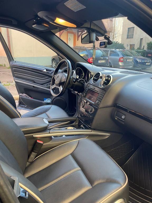 Gebraucht Mercedes ML350 Edition 231 PS (169 kW) 2011 Schwarz SUV