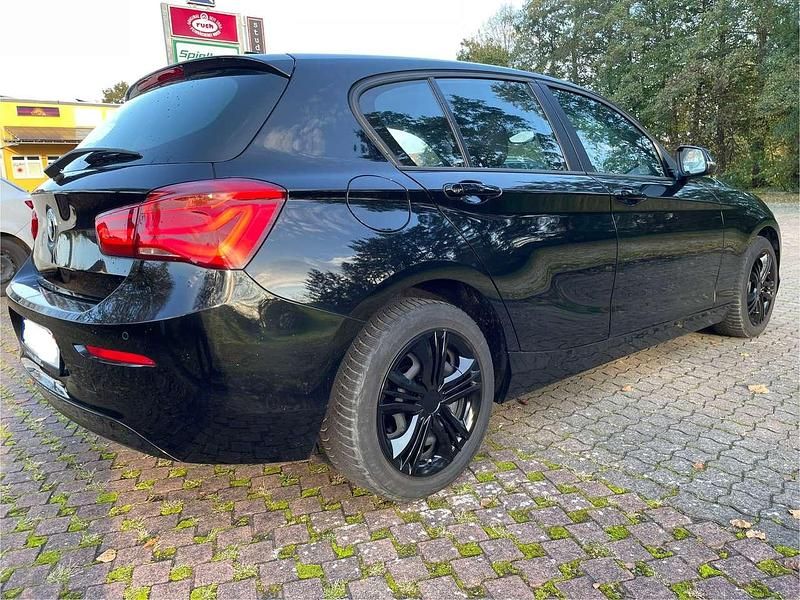 Gebraucht BMW 116 Sport Line 109 PS (80 kW) 2017 Schwarz Kleinwagen