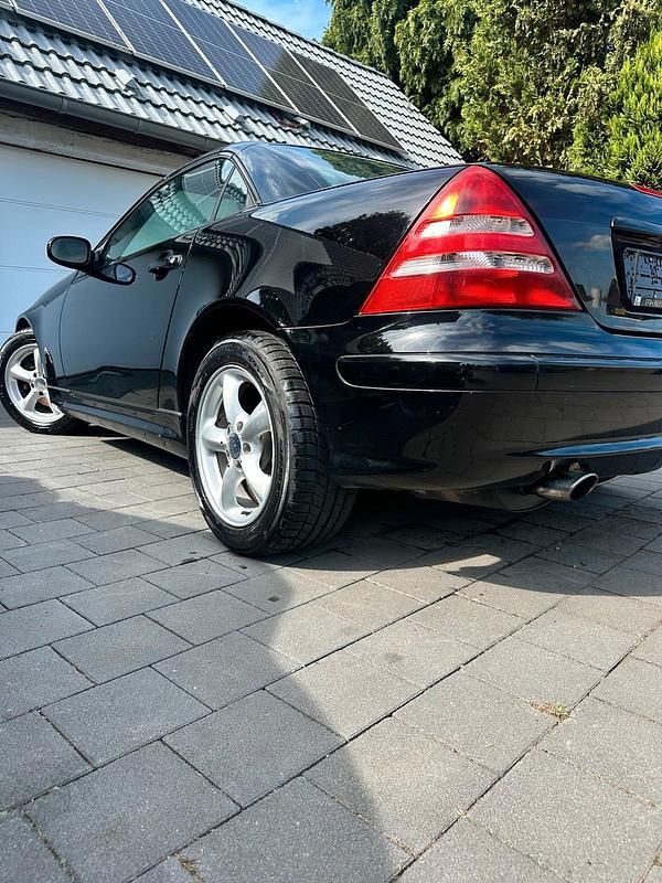 Schwarz Gebraucht 2000 Mercedes SLK200 Cabrio | 4.750 € (Guter Preis) - Bild 1/4