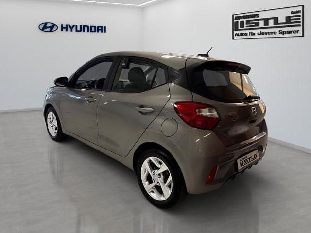 Gebraucht Hyundai i10 Trend 84 PS (61 kW) 2022 Braun Kleinwagen
