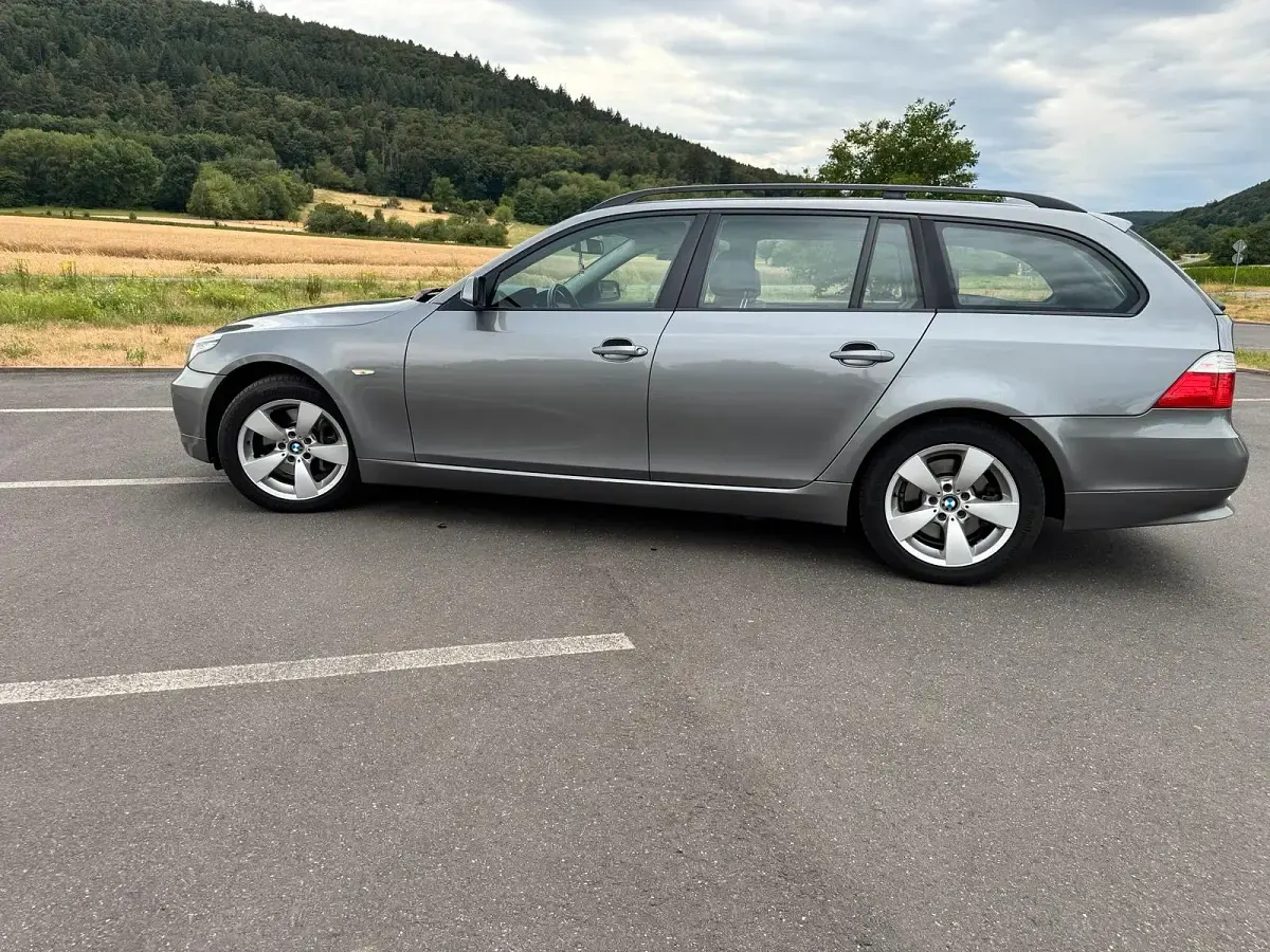 Gebraucht BMW 520 177 PS (130 kW) 2009 Grau Kombi