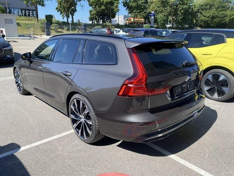 Gebraucht Volvo V60 Ultimate 197 PS (144 kW) 2024 Grau Kombi