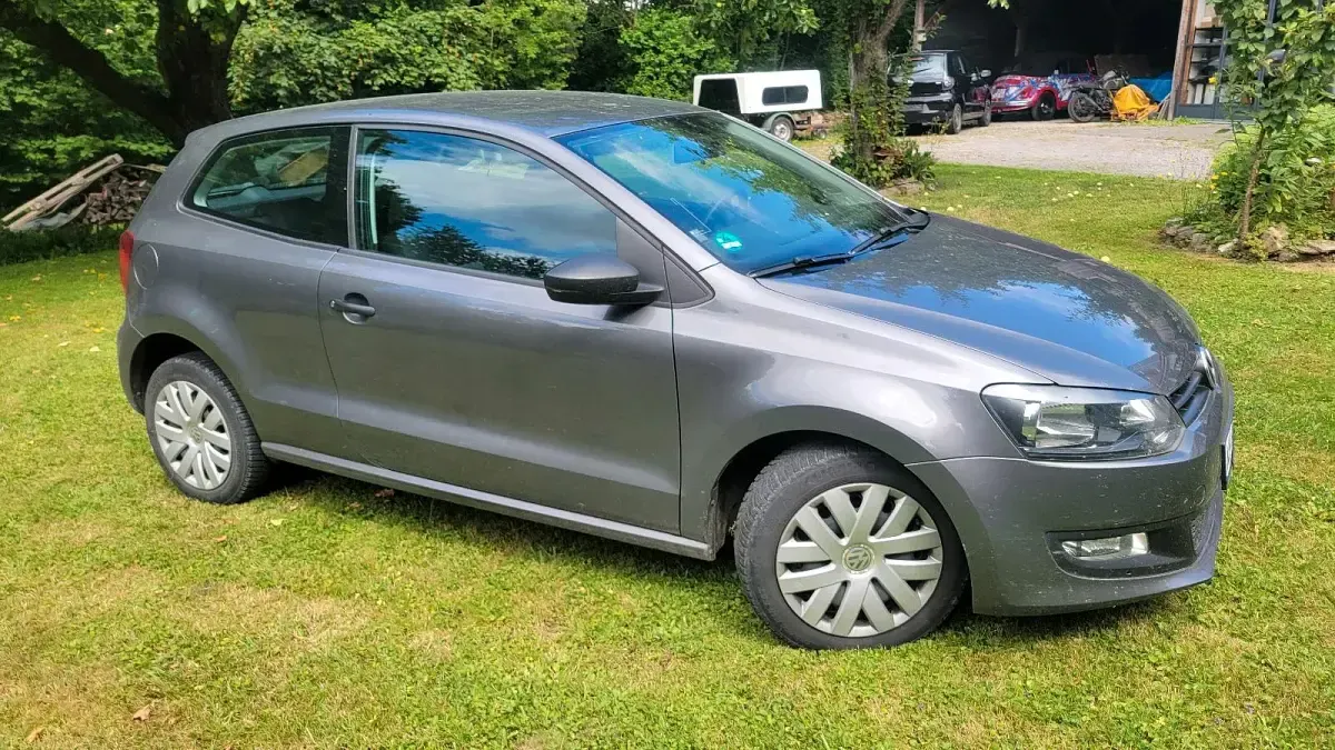 Gebraucht VW Polo 90 PS (66 kW) 2010 Grau Kleinwagen