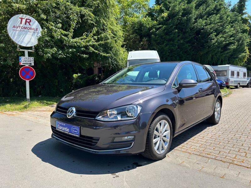 Kryptongrau metallic Gebraucht 2015 VW Golf VII LOUNGE Limousine | 13.990 € (Fairer Preis) - Bild 1/4