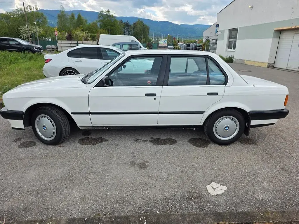 Gebraucht BMW 324 86 PS (63 kW) 1988 Weiß Limousine