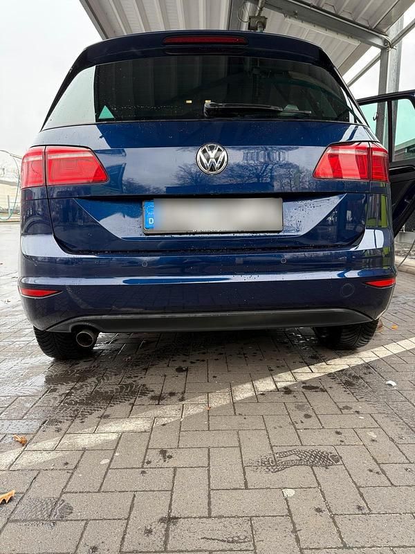 Blau Gebraucht 2017 VW Golf Sportsvan Edition Van / Kleinbus | 9.800 € (Guter Preis) - Bild 1/4