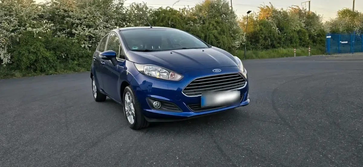 Gebraucht Ford Fiesta 82 PS (60 kW) 2015 Blau Kleinwagen