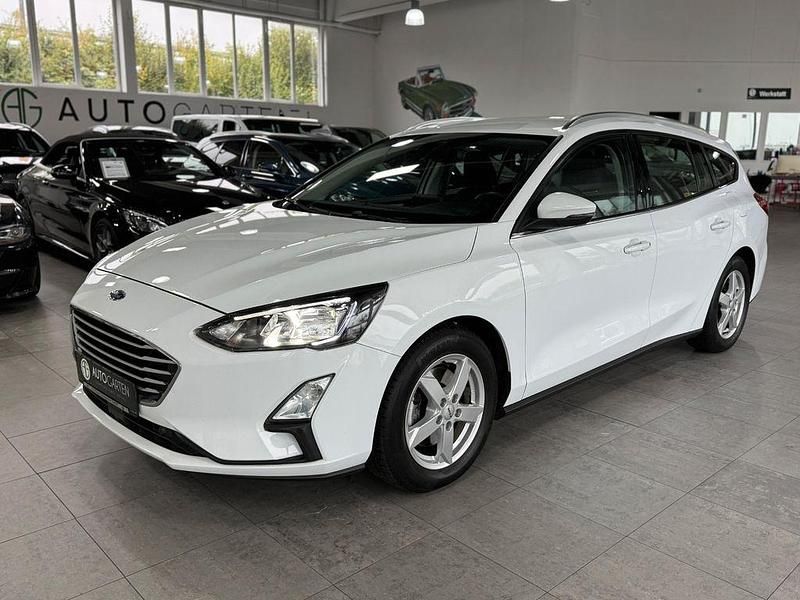 Weiß Gebraucht 2020 Ford Focus Cool & Connect Limousine | 13.950 € (Superpreis) - Bild 1/4