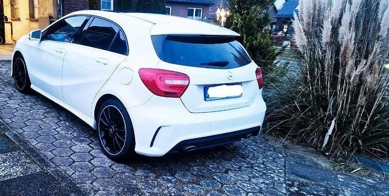 Gebraucht Mercedes A200 156 PS (114 kW) 2015 Weiß Limousine