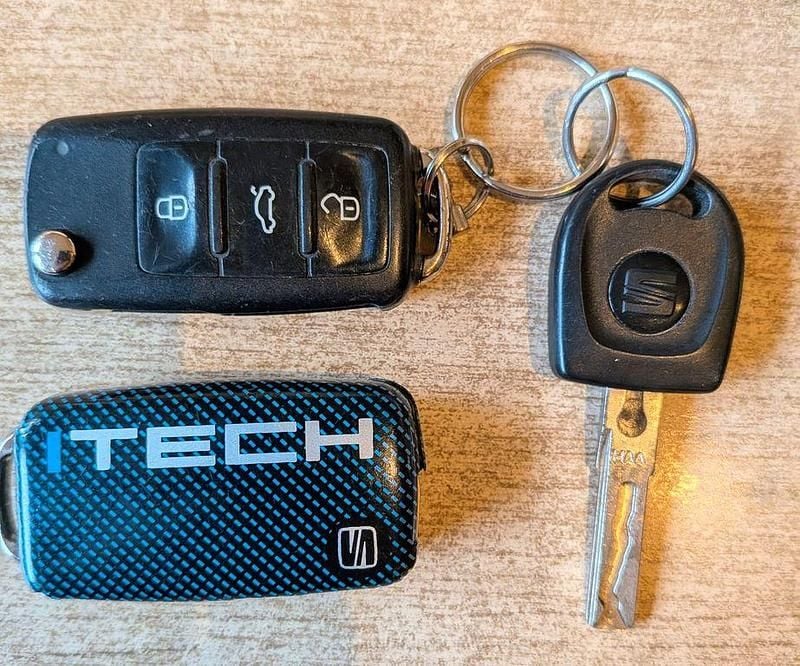 Blau Gebraucht 2014 Seat Mii I-Tech Kleinwagen | 5.000 € (Guter Preis) - Bild 1/4