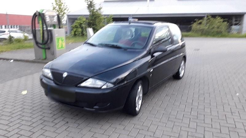 Second-hand Lancia Ypsilon 60 CP (44 kW) 2001 Negru Hatchback