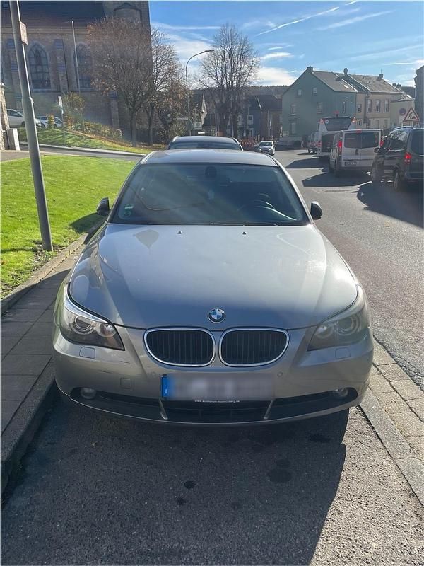 Grau Gebraucht 2003 BMW 520 Limousine | 2.500 € (Guter Preis) - Bild 1/4