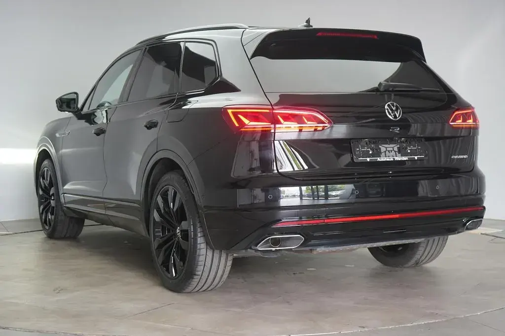 Gebraucht VW Touareg R 462 PS (339 kW) 2023 Grenadilla black SUV