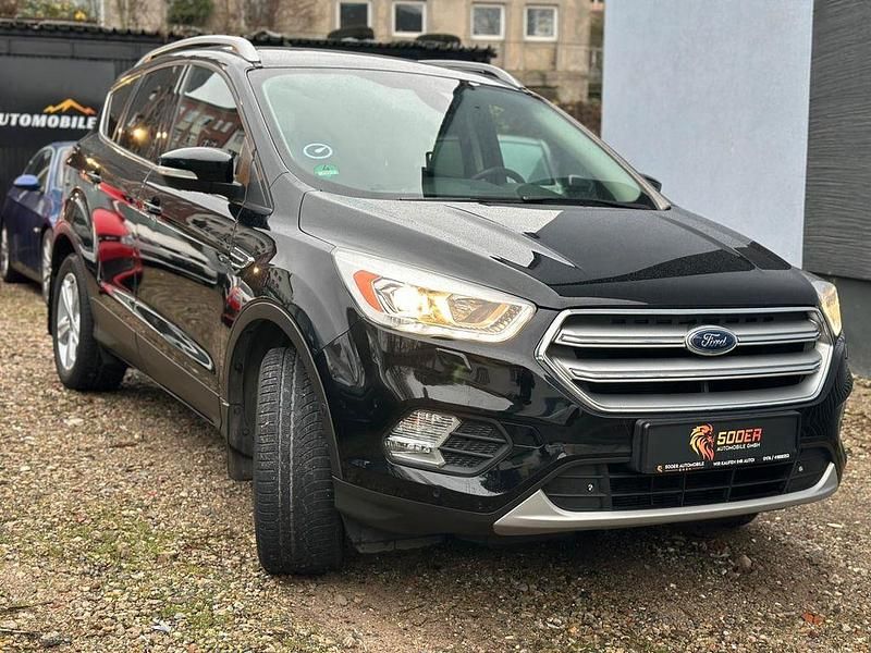 Gebraucht Ford Kuga Titanium 150 PS (110 kW) 2017 Schwarz SUV
