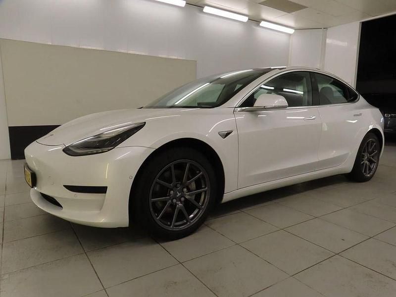 Weiß Gebraucht 2020 Tesla Model 3 Standard Range Limousine | 18.400 € (Superpreis) - Bild 1/4