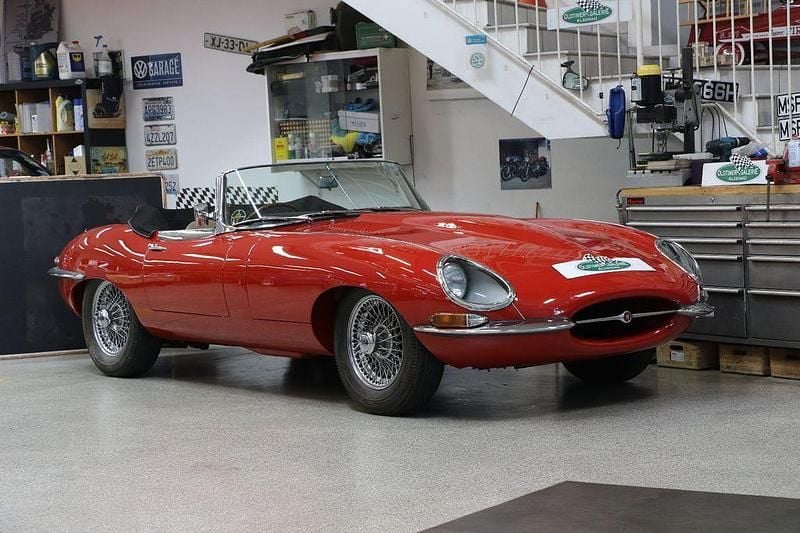 Rot Gebraucht 1963 Jaguar E-Type Cabrio | 128.950 € - Bild 1/4