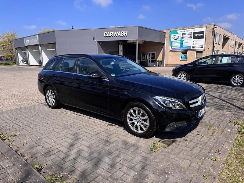 Schwarz Gebraucht 2016 Mercedes C220 Kombi | 9.500 € - Bild 1/4