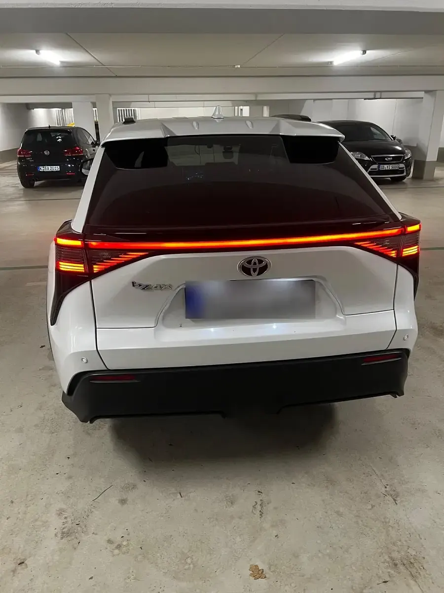 Gebraucht Toyota bZ4X 150 kW (204 PS) 2025 Weiß SUV