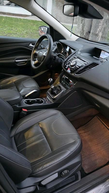 Gebraucht Ford Kuga 163 PS (119 kW) 2013 Andere farben SUV