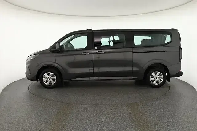 Gebraucht Ford Tourneo 136 PS (100 kW) 2025 Magneticgraumet. Van / Kleinbus