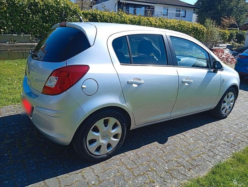Gebraucht Opel Corsa Selection 87 PS (63 kW) 2011 Silber Kleinwagen